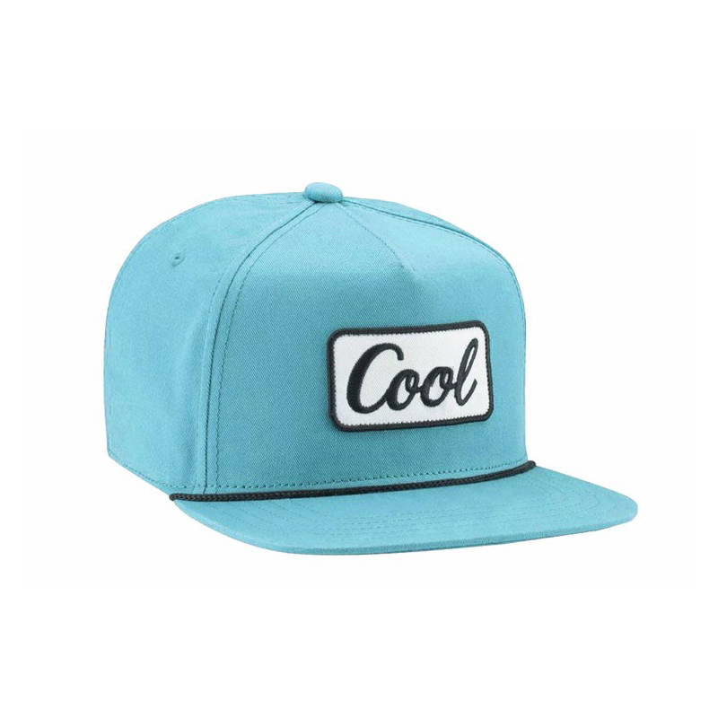 O que é um chapéu snapback clássico?